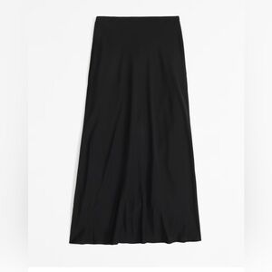 NWT Abercrombie Mid Rise Satin Maxi Skirt - Size M